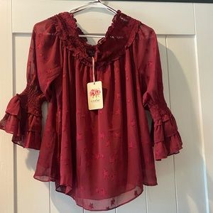 NWT size S blouse, can be worn on/off shoulder